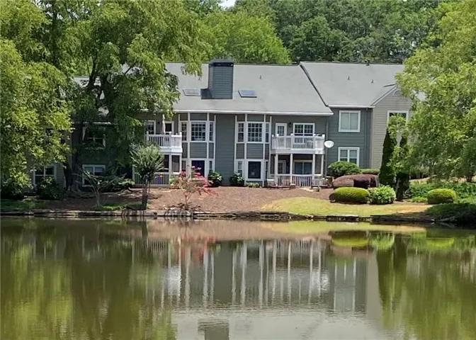 Welcome to luxurious Roswell living!
