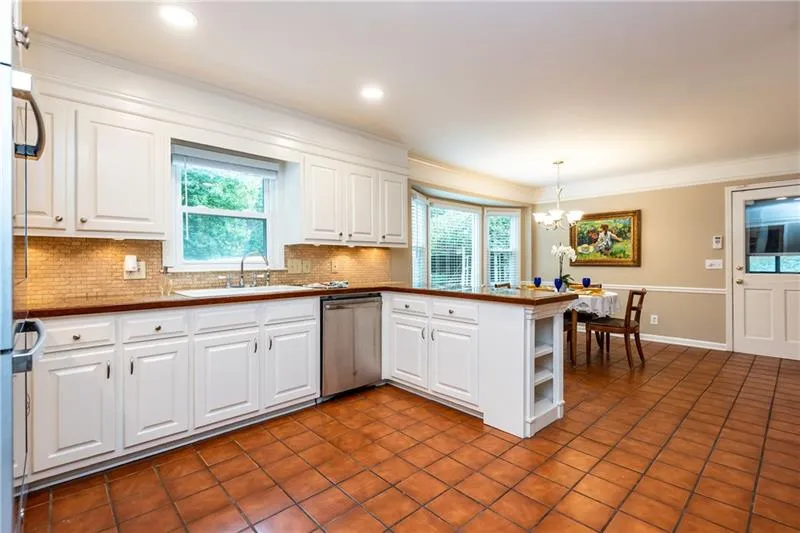 7505 Spalding Lane, Sandy Springs, Georgia 30350, 4 Bedrooms Bedrooms, ,2 BathroomsBathrooms,Residential,Sold,7505 Spalding Lane,6635236