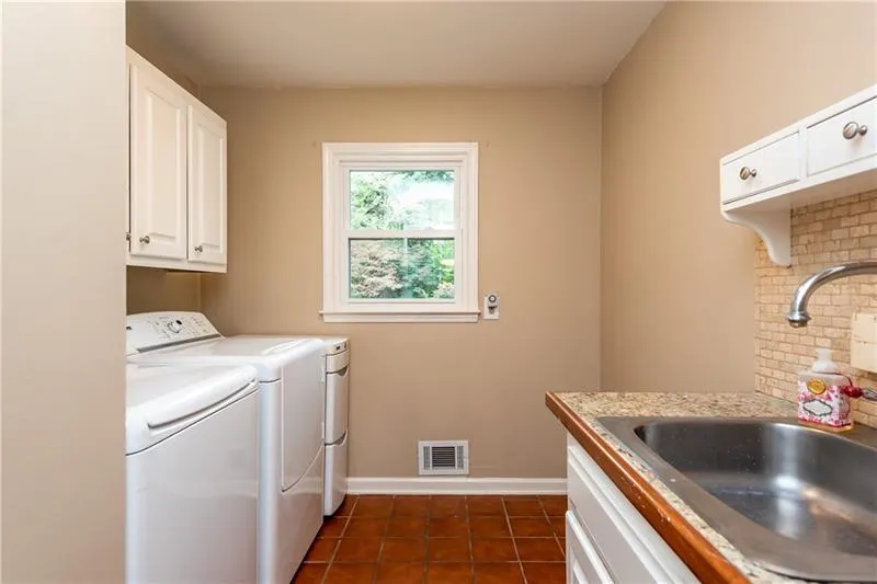7505 Spalding Lane, Sandy Springs, Georgia 30350, 4 Bedrooms Bedrooms, ,2 BathroomsBathrooms,Residential,Sold,7505 Spalding Lane,6635236