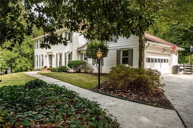 7505 Spalding Lane, Sandy Springs, Georgia 30350, 4 Bedrooms Bedrooms, ,2 BathroomsBathrooms,Residential,Sold,7505 Spalding Lane,6635236