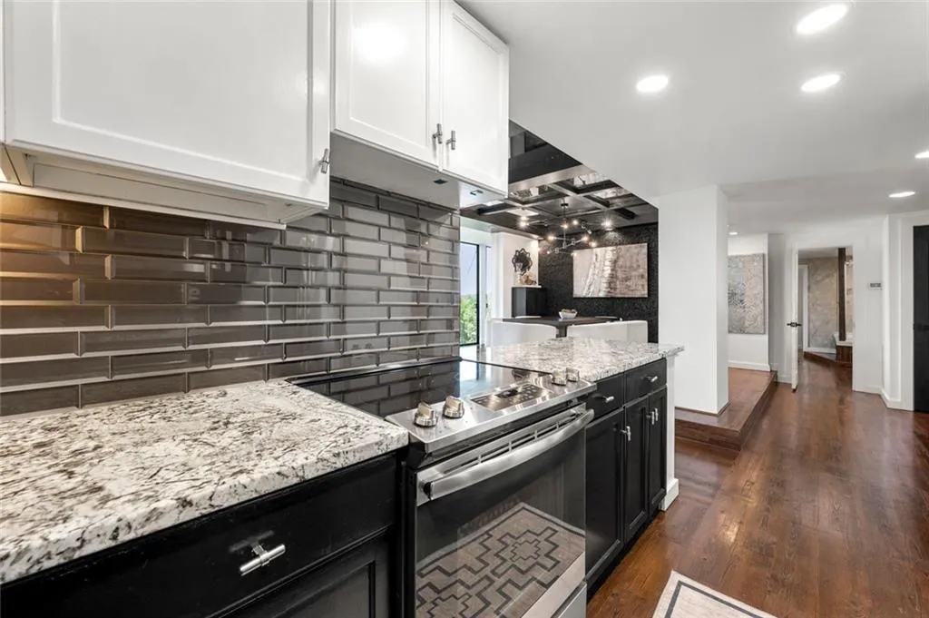 130 26th Street Nw Unit 801, Atlanta, Georgia 30309, 3 Bedrooms Bedrooms, ,2 BathroomsBathrooms,Residential,For Sale,130 26th Street Nw Unit 801,7581357
