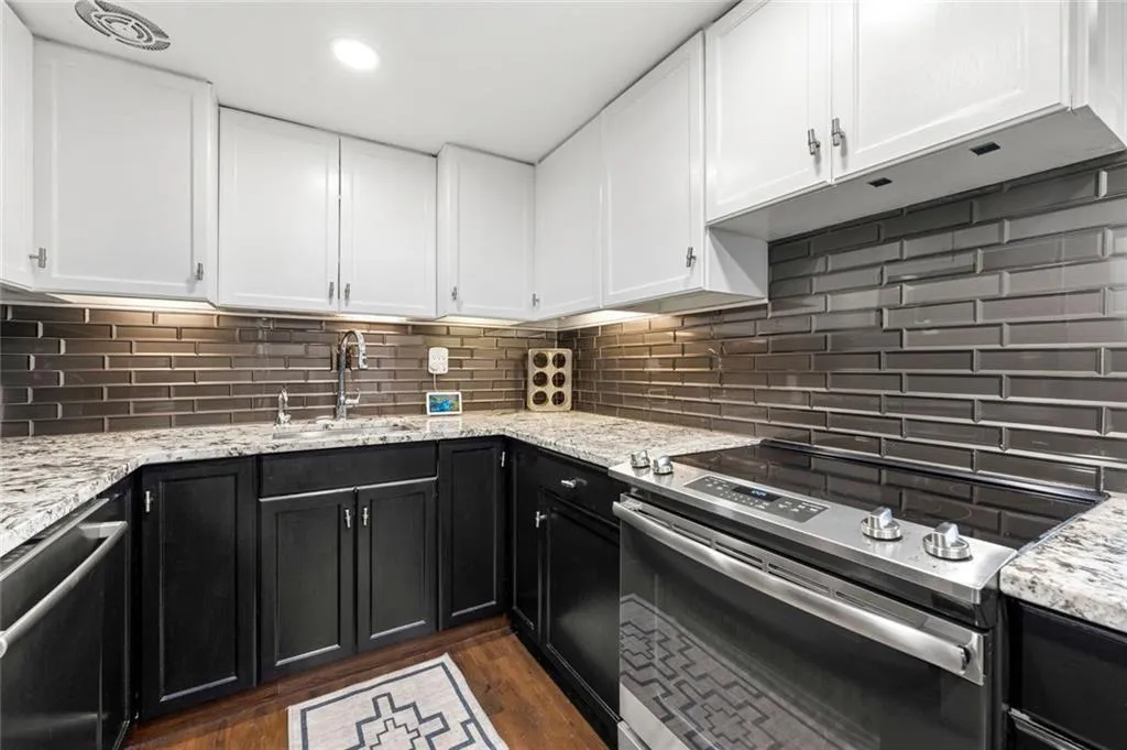 130 26th Street Nw Unit 801, Atlanta, Georgia 30309, 3 Bedrooms Bedrooms, ,2 BathroomsBathrooms,Residential,For Sale,130 26th Street Nw Unit 801,7581357
