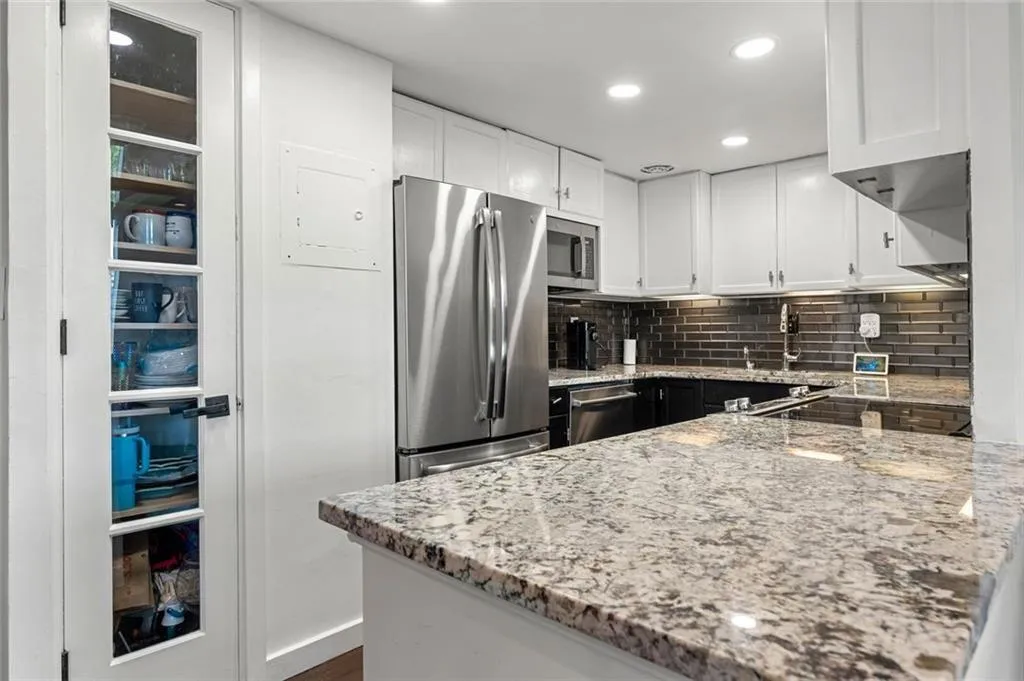 130 26th Street Nw Unit 801, Atlanta, Georgia 30309, 3 Bedrooms Bedrooms, ,2 BathroomsBathrooms,Residential,For Sale,130 26th Street Nw Unit 801,7581357