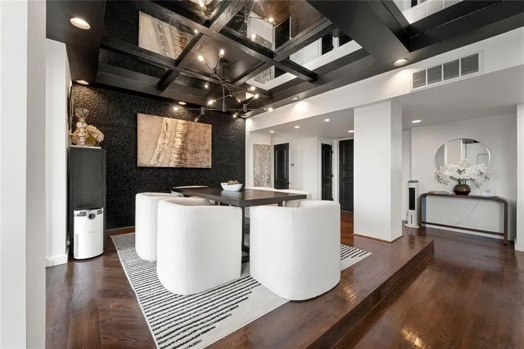 130 26th Street Nw Unit 801, Atlanta, Georgia 30309, 3 Bedrooms Bedrooms, ,2 BathroomsBathrooms,Residential,For Sale,130 26th Street Nw Unit 801,7581357