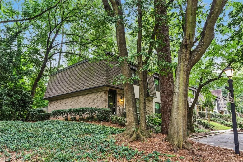 1 Arpege Way Nw, Atlanta, Georgia 30327, 2 Bedrooms Bedrooms, ,2 BathroomsBathrooms,Residential,Sold,1 Arpege Way Nw,6060514
