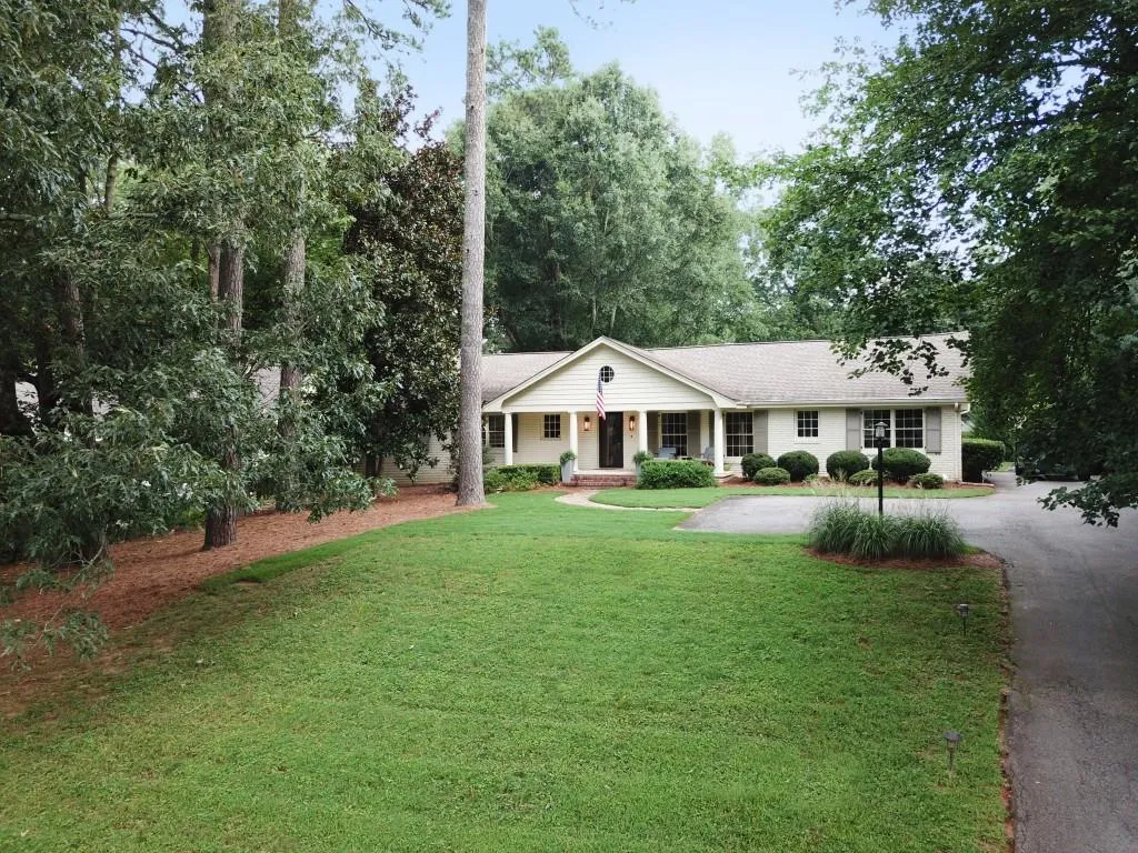 560 Highbrook Drive, Atlanta, Georgia 30342, 4 Bedrooms Bedrooms, ,3 BathroomsBathrooms,Residential,Sold,560 Highbrook Drive,6769068
