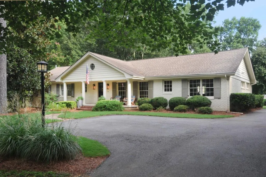 560 Highbrook Drive, Atlanta, Georgia 30342, 4 Bedrooms Bedrooms, ,3 BathroomsBathrooms,Residential,Sold,560 Highbrook Drive,6769068