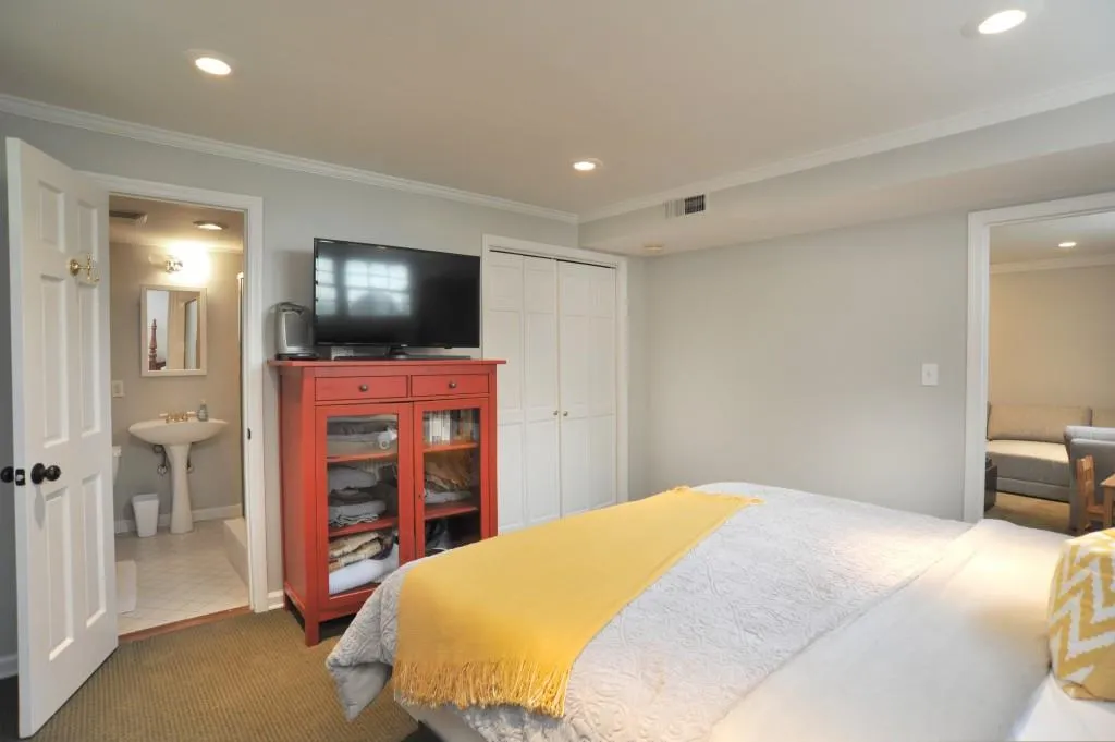 560 Highbrook Drive, Atlanta, Georgia 30342, 4 Bedrooms Bedrooms, ,3 BathroomsBathrooms,Residential,Sold,560 Highbrook Drive,6769068