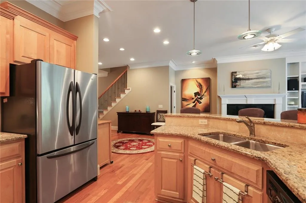 5492 Glenridge Drive Ne Unit 588, Sandy Springs, Georgia 30342, 4 Bedrooms Bedrooms, ,3 BathroomsBathrooms,Residential,Sold,5492 Glenridge Drive Ne Unit 588,6590933