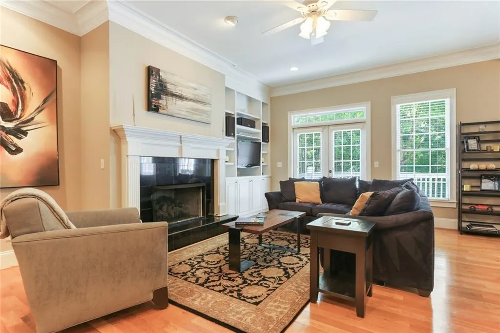 5492 Glenridge Drive Ne Unit 588, Sandy Springs, Georgia 30342, 4 Bedrooms Bedrooms, ,3 BathroomsBathrooms,Residential,Sold,5492 Glenridge Drive Ne Unit 588,6590933