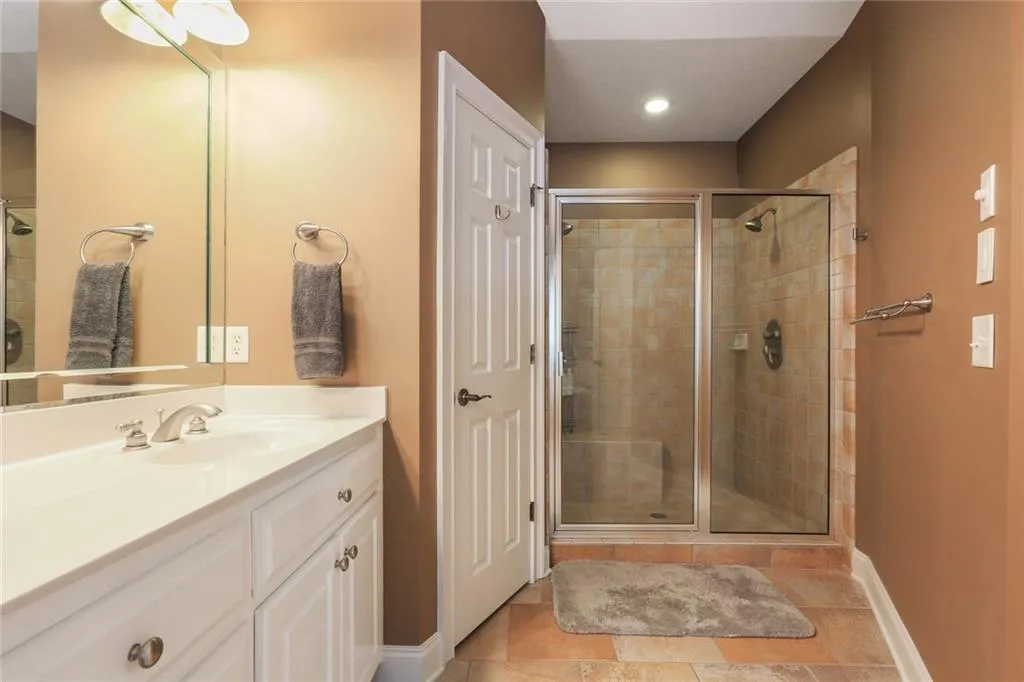 5492 Glenridge Drive Ne Unit 588, Sandy Springs, Georgia 30342, 4 Bedrooms Bedrooms, ,3 BathroomsBathrooms,Residential,Sold,5492 Glenridge Drive Ne Unit 588,6590933