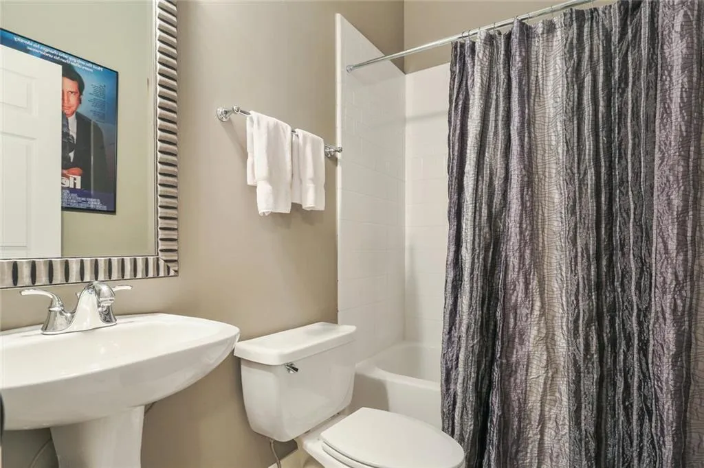 5492 Glenridge Drive Ne Unit 588, Sandy Springs, Georgia 30342, 4 Bedrooms Bedrooms, ,3 BathroomsBathrooms,Residential,Sold,5492 Glenridge Drive Ne Unit 588,6590933
