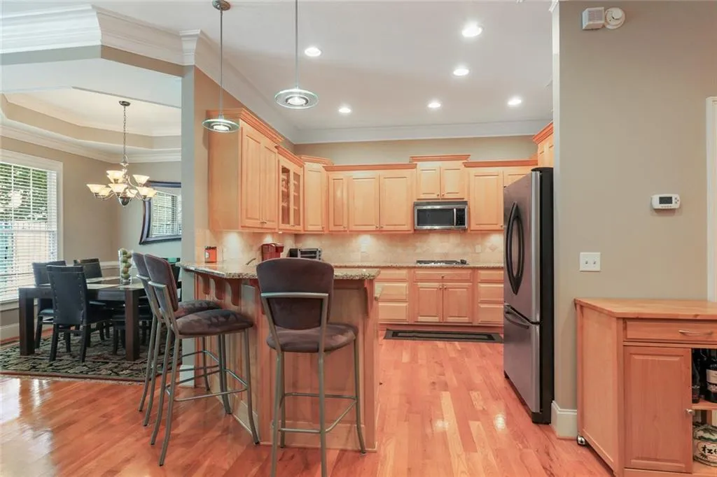 5492 Glenridge Drive Ne Unit 588, Sandy Springs, Georgia 30342, 4 Bedrooms Bedrooms, ,3 BathroomsBathrooms,Residential,Sold,5492 Glenridge Drive Ne Unit 588,6590933