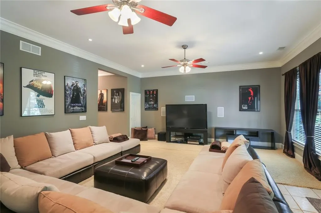 5492 Glenridge Drive Ne Unit 588, Sandy Springs, Georgia 30342, 4 Bedrooms Bedrooms, ,3 BathroomsBathrooms,Residential,Sold,5492 Glenridge Drive Ne Unit 588,6590933