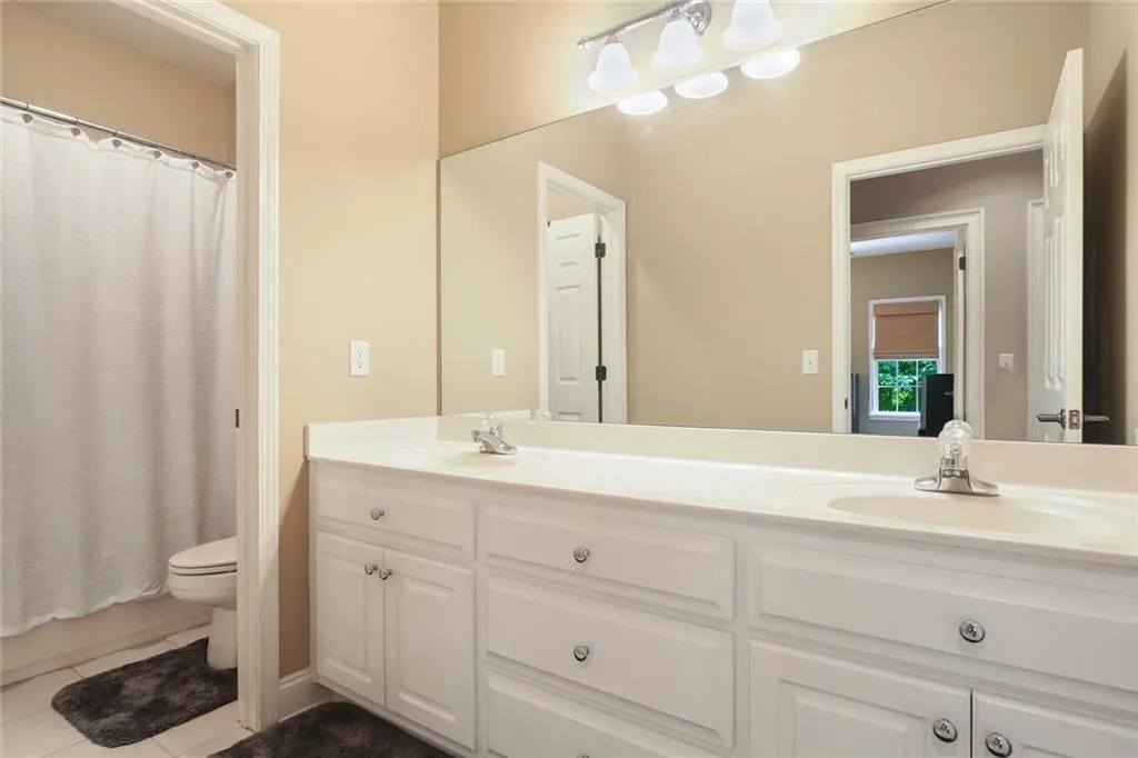 5492 Glenridge Drive Ne Unit 588, Sandy Springs, Georgia 30342, 4 Bedrooms Bedrooms, ,3 BathroomsBathrooms,Residential,Sold,5492 Glenridge Drive Ne Unit 588,6590933