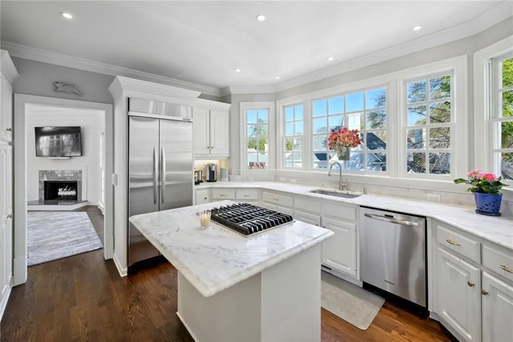 4969 Long Island Drive Nw, Atlanta, Georgia 30327, 4 Bedrooms Bedrooms, ,6 BathroomsBathrooms,Residential,Sold,4969 Long Island Drive Nw,7192348