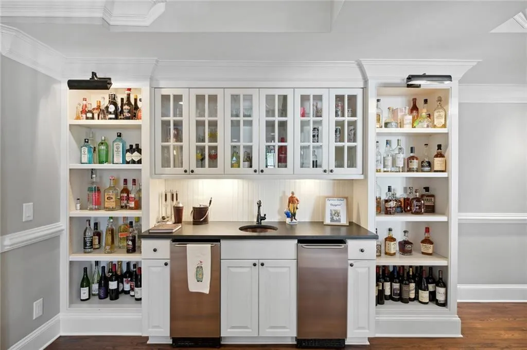 4969 Long Island Drive Nw, Atlanta, Georgia 30327, 4 Bedrooms Bedrooms, ,6 BathroomsBathrooms,Residential,Sold,4969 Long Island Drive Nw,7192348