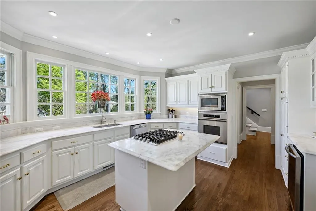 4969 Long Island Drive Nw, Atlanta, Georgia 30327, 4 Bedrooms Bedrooms, ,6 BathroomsBathrooms,Residential,Sold,4969 Long Island Drive Nw,7192348