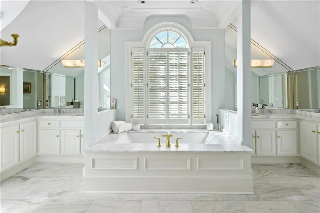 4969 Long Island Drive Nw, Atlanta, Georgia 30327, 4 Bedrooms Bedrooms, ,6 BathroomsBathrooms,Residential,Sold,4969 Long Island Drive Nw,7192348