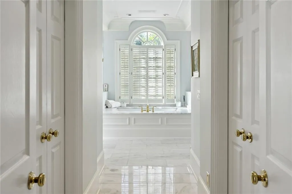 4969 Long Island Drive Nw, Atlanta, Georgia 30327, 4 Bedrooms Bedrooms, ,6 BathroomsBathrooms,Residential,Sold,4969 Long Island Drive Nw,7192348