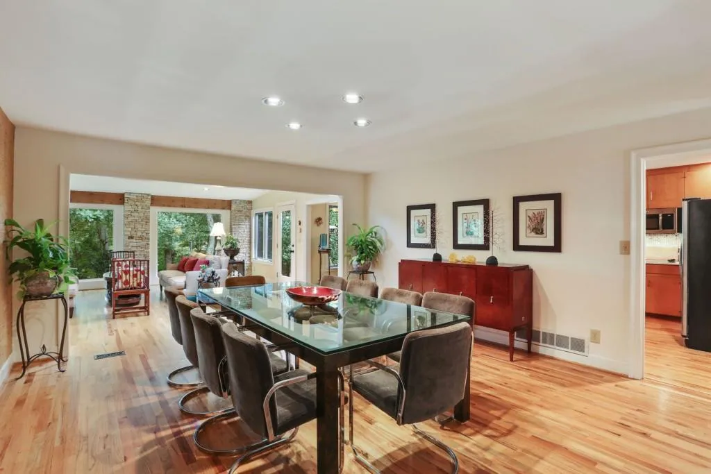 2000 River North Parkway, Sandy Springs, Georgia 30328, 4 Bedrooms Bedrooms, ,3 BathroomsBathrooms,Residential,Sold,2000 River North Parkway,5907885