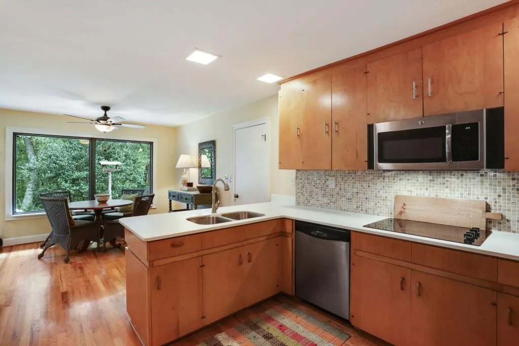 2000 River North Parkway, Sandy Springs, Georgia 30328, 4 Bedrooms Bedrooms, ,3 BathroomsBathrooms,Residential,Sold,2000 River North Parkway,5907885