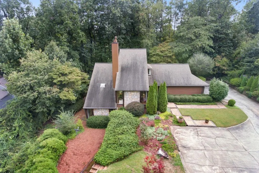 2000 River North Parkway, Sandy Springs, Georgia 30328, 4 Bedrooms Bedrooms, ,3 BathroomsBathrooms,Residential,Sold,2000 River North Parkway,5907885