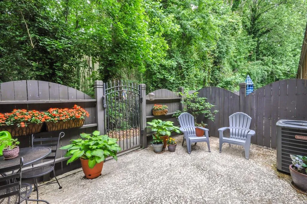 255 Winding River Drive Ne Unit D, Sandy Springs, Georgia 30350, 2 Bedrooms Bedrooms, ,1 BathroomBathrooms,Residential,Sold,255 Winding River Drive Ne Unit D,6727497