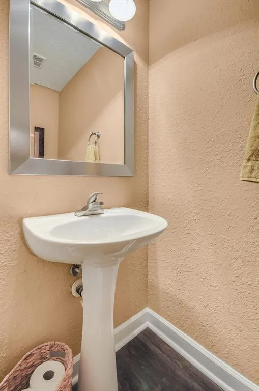 255 Winding River Drive Ne Unit D, Sandy Springs, Georgia 30350, 2 Bedrooms Bedrooms, ,1 BathroomBathrooms,Residential,Sold,255 Winding River Drive Ne Unit D,6727497