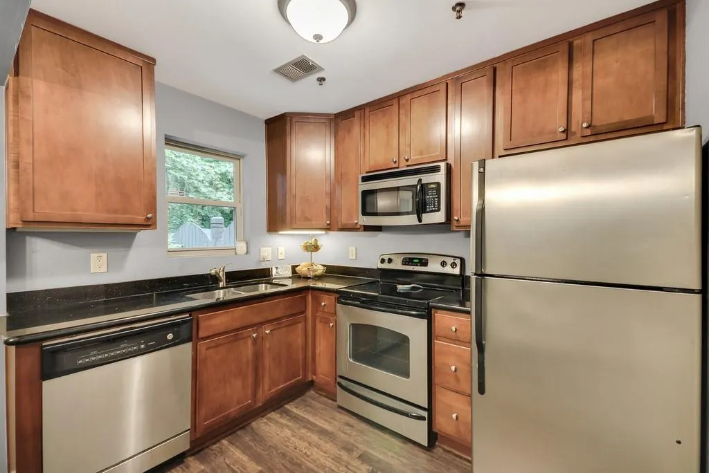 255 Winding River Drive Ne Unit D, Sandy Springs, Georgia 30350, 2 Bedrooms Bedrooms, ,1 BathroomBathrooms,Residential,Sold,255 Winding River Drive Ne Unit D,6727497