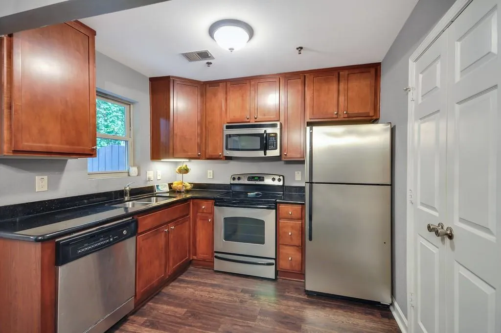 255 Winding River Drive Ne Unit D, Sandy Springs, Georgia 30350, 2 Bedrooms Bedrooms, ,1 BathroomBathrooms,Residential,Sold,255 Winding River Drive Ne Unit D,6727497