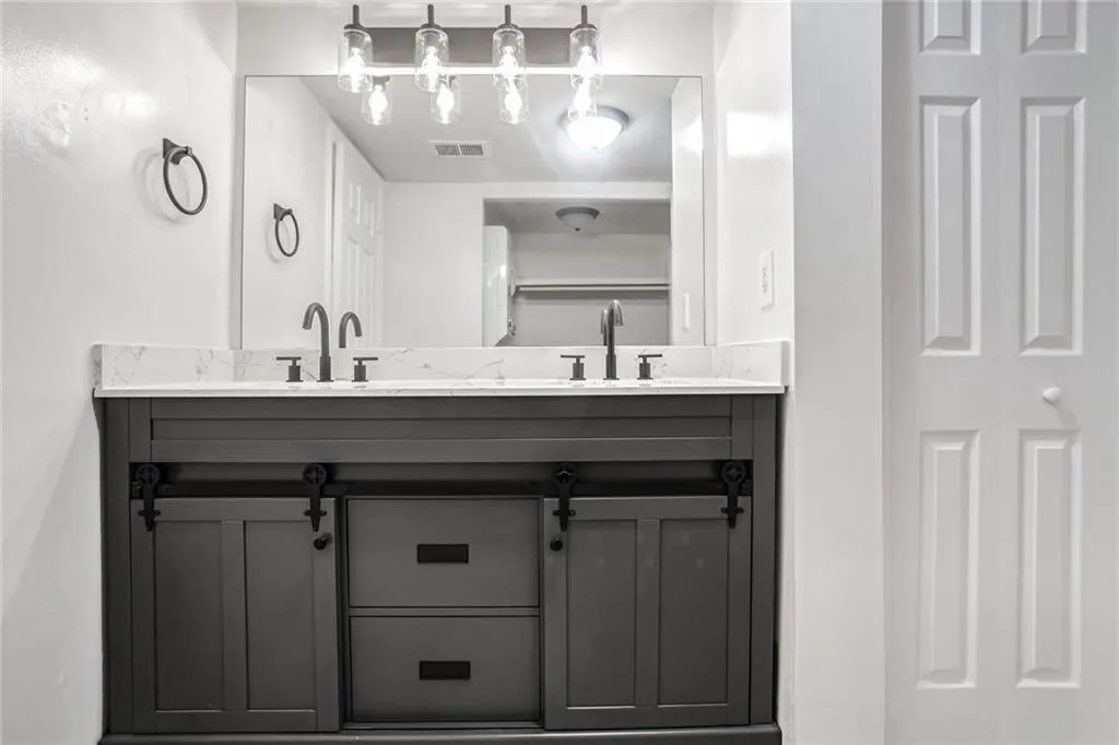 1150 Collier Road Nw Unit K9, Atlanta, Georgia 30318, 1 Bedroom Bedrooms, ,1 BathroomBathrooms,Residential,For Sale,1150 Collier Road Nw Unit K9,7585796