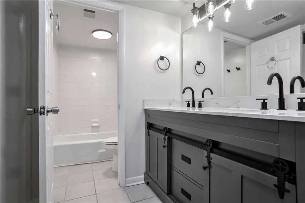 1150 Collier Road Nw Unit K9, Atlanta, Georgia 30318, 1 Bedroom Bedrooms, ,1 BathroomBathrooms,Residential,For Sale,1150 Collier Road Nw Unit K9,7585796