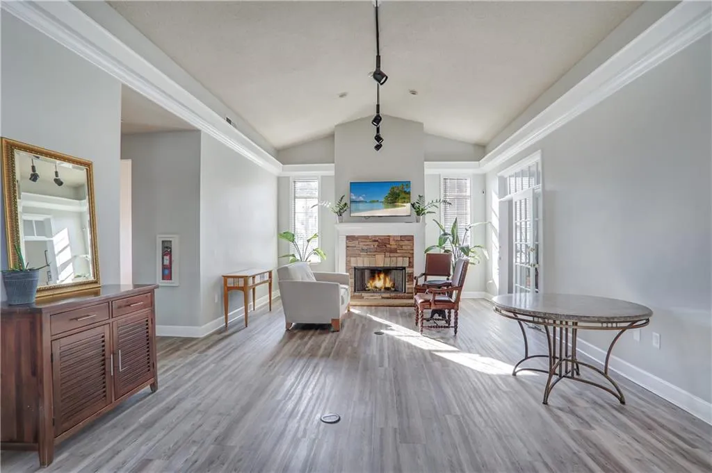 1150 Collier Road Nw Unit K9, Atlanta, Georgia 30318, 1 Bedroom Bedrooms, ,1 BathroomBathrooms,Residential,For Sale,1150 Collier Road Nw Unit K9,7585796