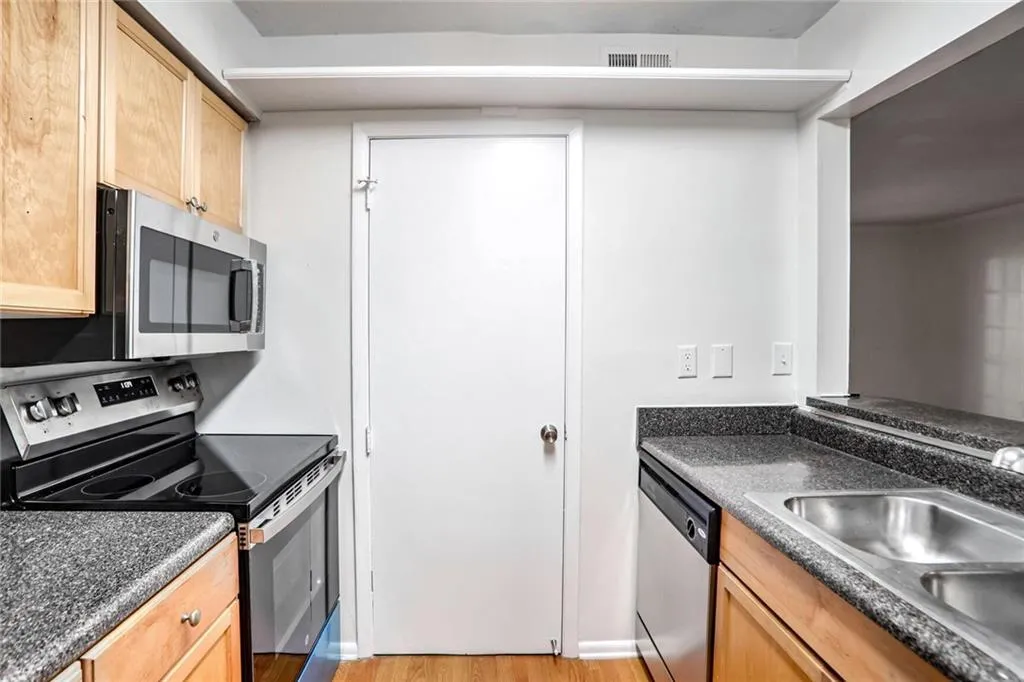 1150 Collier Road Nw Unit K9, Atlanta, Georgia 30318, 1 Bedroom Bedrooms, ,1 BathroomBathrooms,Residential,For Sale,1150 Collier Road Nw Unit K9,7585796