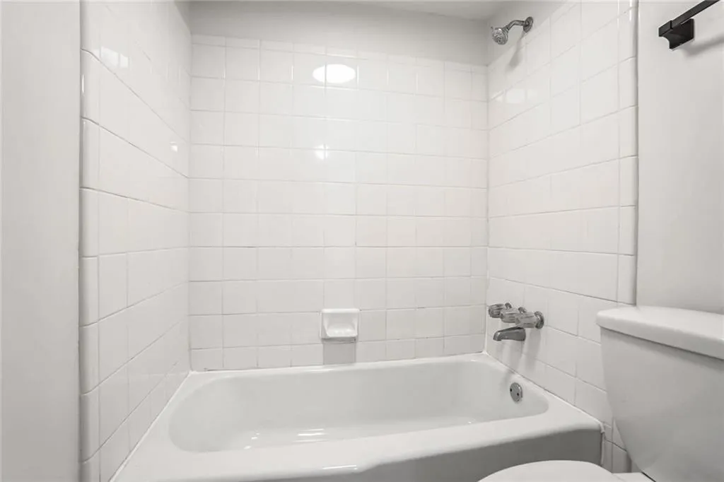 1150 Collier Road Nw Unit K9, Atlanta, Georgia 30318, 1 Bedroom Bedrooms, ,1 BathroomBathrooms,Residential,For Sale,1150 Collier Road Nw Unit K9,7585796