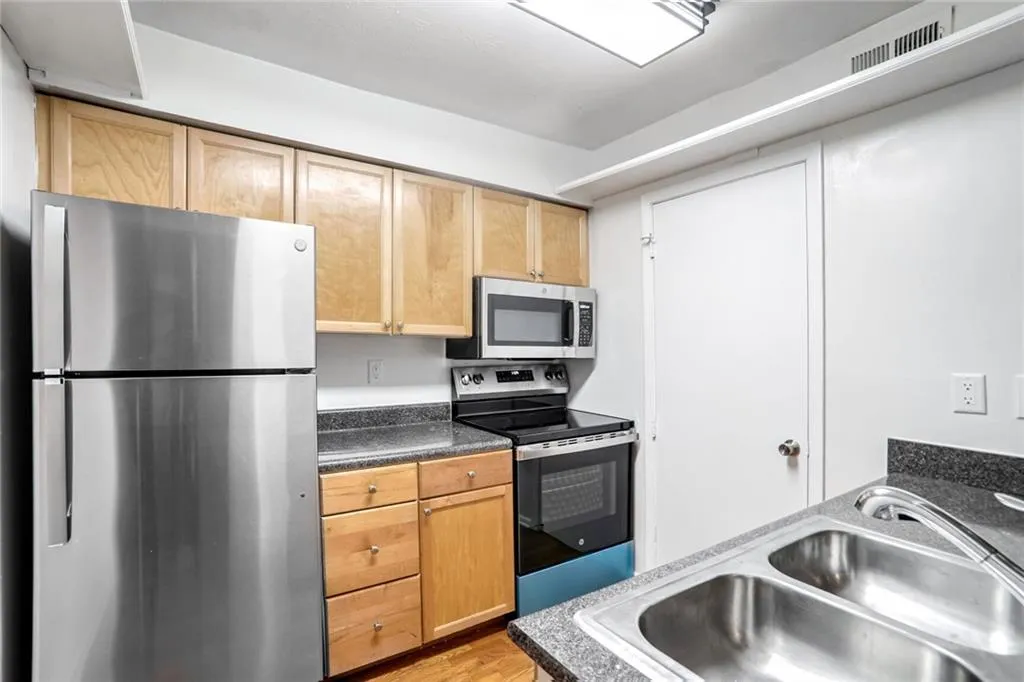 1150 Collier Road Nw Unit K9, Atlanta, Georgia 30318, 1 Bedroom Bedrooms, ,1 BathroomBathrooms,Residential,For Sale,1150 Collier Road Nw Unit K9,7585796