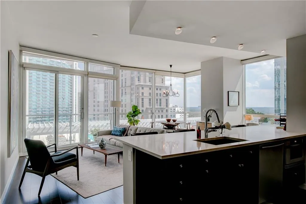 Corner unit with floor to ceiling windows