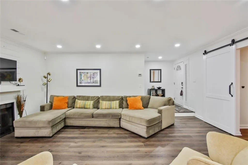 82 Dunwoody Springs Drive, Sandy Springs, Georgia 30328, 3 Bedrooms Bedrooms, ,2 BathroomsBathrooms,Residential,Sold,82 Dunwoody Springs Drive,7028253 82 Dunwoody Springs Drive, Sandy Springs, Georgia 30328, 3 Bedrooms Bedrooms, ,2 BathroomsBathrooms,Residential,Sold,82 Dunwoody Springs Drive,7028253