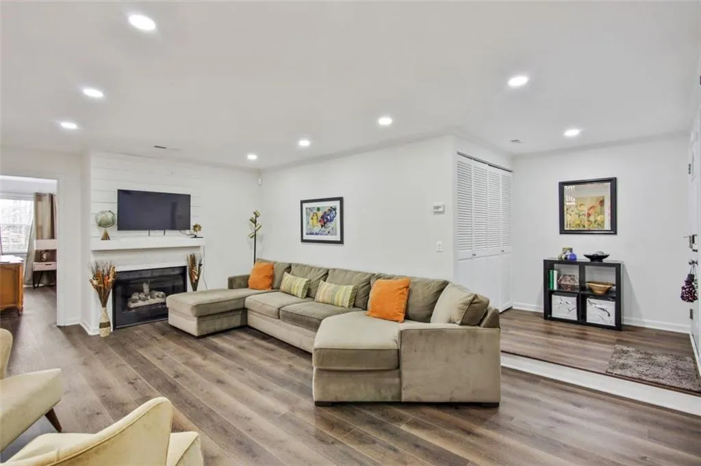 82 Dunwoody Springs Drive, Sandy Springs, Georgia 30328, 3 Bedrooms Bedrooms, ,2 BathroomsBathrooms,Residential,Sold,82 Dunwoody Springs Drive,7028253 82 Dunwoody Springs Drive, Sandy Springs, Georgia 30328, 3 Bedrooms Bedrooms, ,2 BathroomsBathrooms,Residential,Sold,82 Dunwoody Springs Drive,7028253