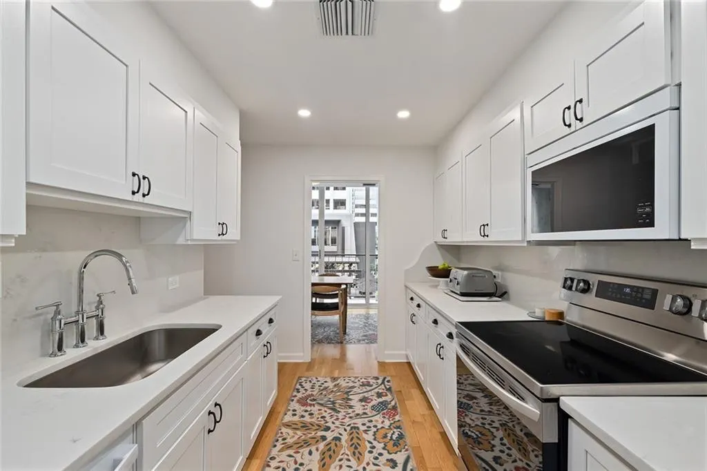 145 15th Street Unit 206, Atlanta, Georgia 30309, 2 Bedrooms Bedrooms, ,2 BathroomsBathrooms,Residential,For Sale,145 15th Street Unit 206,7647323