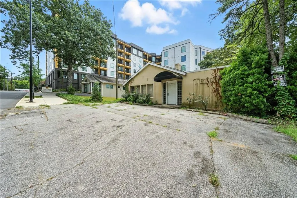 18 Nw Beck Street Nw, Atlanta, Georgia 30318, ,Commercial Sale,For Sale,18 Nw Beck Street Nw,7635401