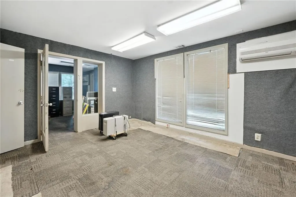 18 Nw Beck Street Nw, Atlanta, Georgia 30318, ,Commercial Sale,For Sale,18 Nw Beck Street Nw,7635401