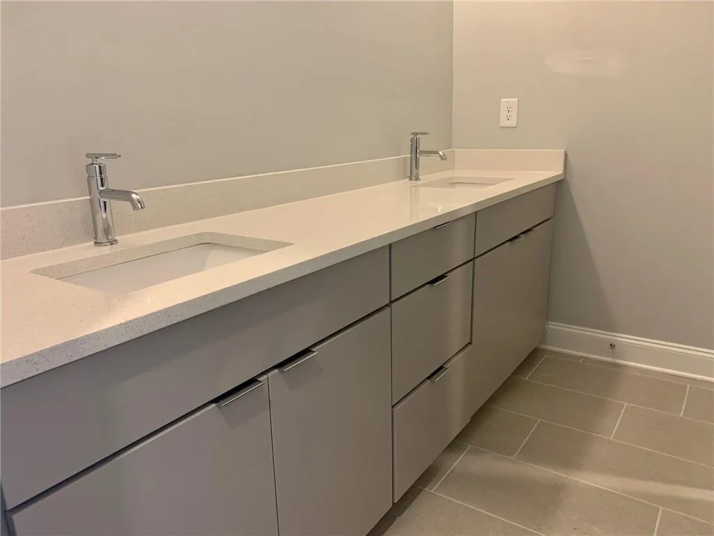 6670 Sterling Drive Unit 668, Sandy Springs, Georgia 30328, 3 Bedrooms Bedrooms, ,3 BathroomsBathrooms,Residential,Sold,6670 Sterling Drive Unit 668,6828725