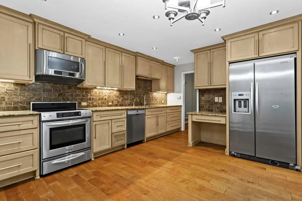 Upgraded Granite, Stainless Steel Appliances, Homework Desk, Breakfast Space, Large Pantry