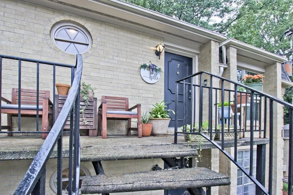 5400 Roswell Road Unit H-7, Atlanta, Georgia 30342, 2 Bedrooms Bedrooms, ,1 BathroomBathrooms,Residential,Sold,5400 Roswell Road Unit H-7,6945967