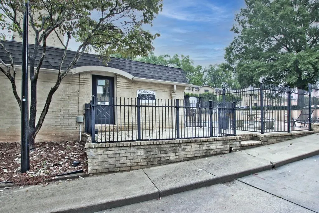5400 Roswell Road Unit H-7, Atlanta, Georgia 30342, 2 Bedrooms Bedrooms, ,1 BathroomBathrooms,Residential,Sold,5400 Roswell Road Unit H-7,6945967