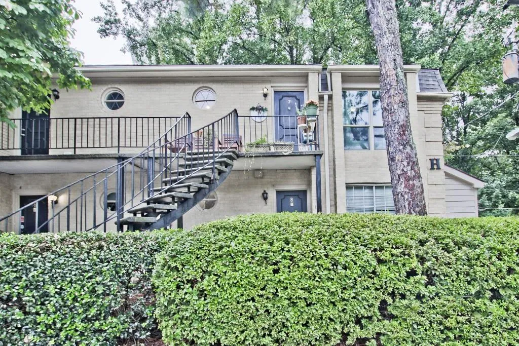 5400 Roswell Road Unit H-7, Atlanta, Georgia 30342, 2 Bedrooms Bedrooms, ,1 BathroomBathrooms,Residential,Sold,5400 Roswell Road Unit H-7,6945967