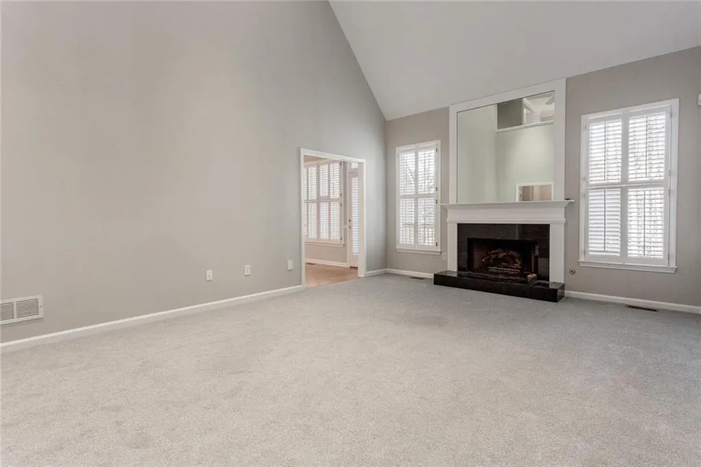 7155 Roswell Road Unit 50, Sandy Springs, Georgia 30328, 5 Bedrooms Bedrooms, ,3 BathroomsBathrooms,Residential,Sold,7155 Roswell Road Unit 50,6570297