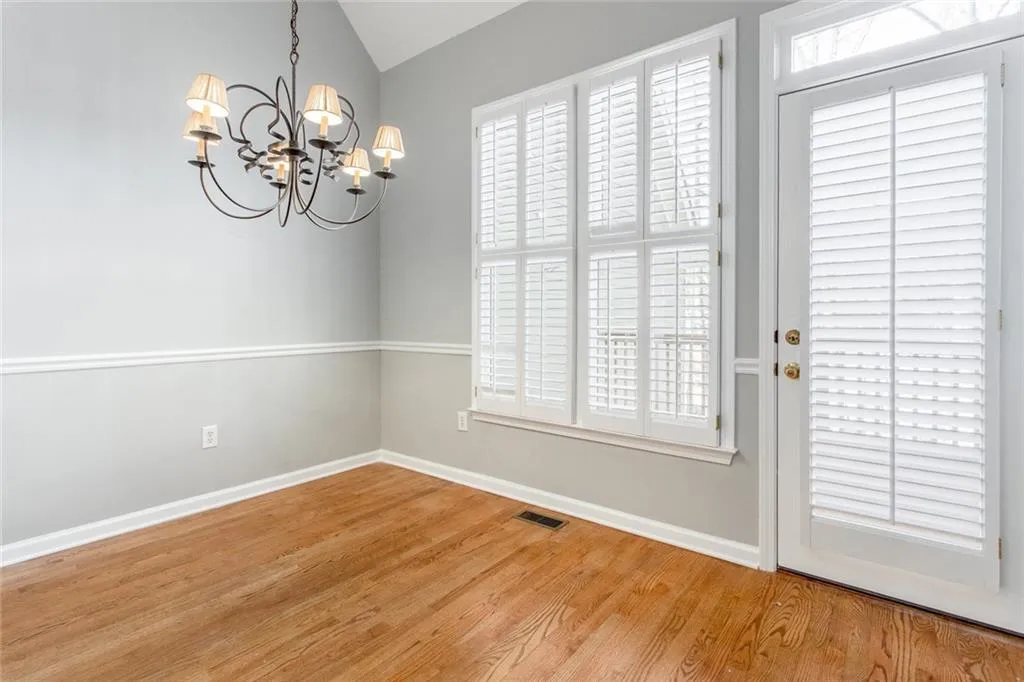 7155 Roswell Road Unit 50, Sandy Springs, Georgia 30328, 5 Bedrooms Bedrooms, ,3 BathroomsBathrooms,Residential,Sold,7155 Roswell Road Unit 50,6570297